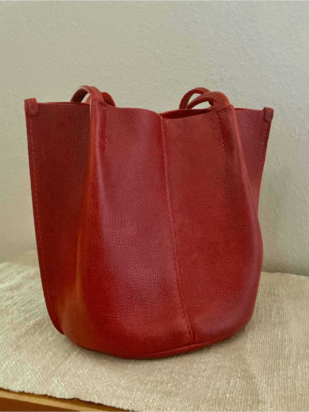 Portland Leather Classic Devan Bucket Bag Chili Red PLG - Picture 5 of 9